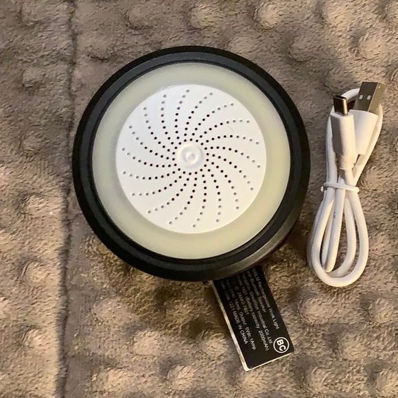 Hyper Tough 500-Lumen LED Rechargeable Portable Work Light with Speaker NWT - Picture 1 of 10